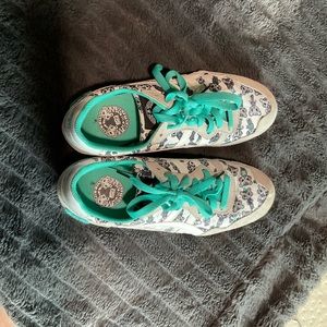 ASICS tennis shoe 8.5